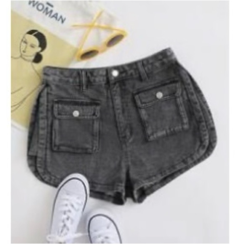 Pocket patched button fly denim shorts